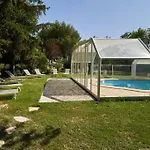 Villa au calme jardin et piscine couverte en hiver